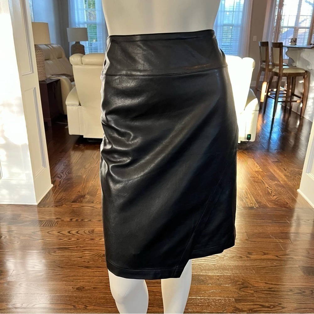 Ann Taylor Black Skirt  Size: 6